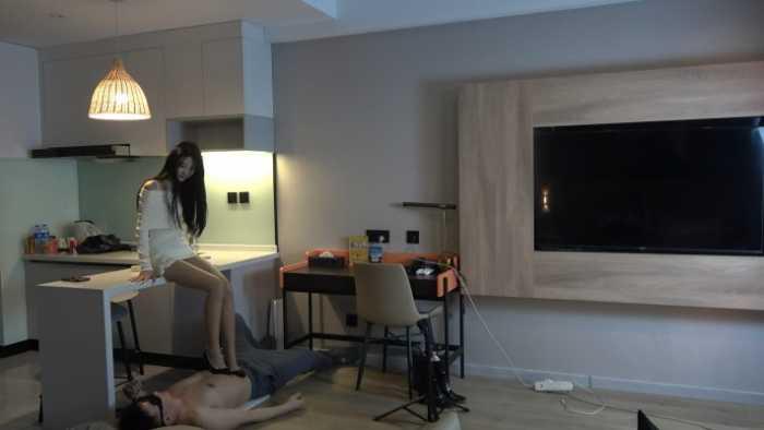 【爱秀套图】【曼曼】高跟踩踏惩罚跟踪者 YC-250117-11