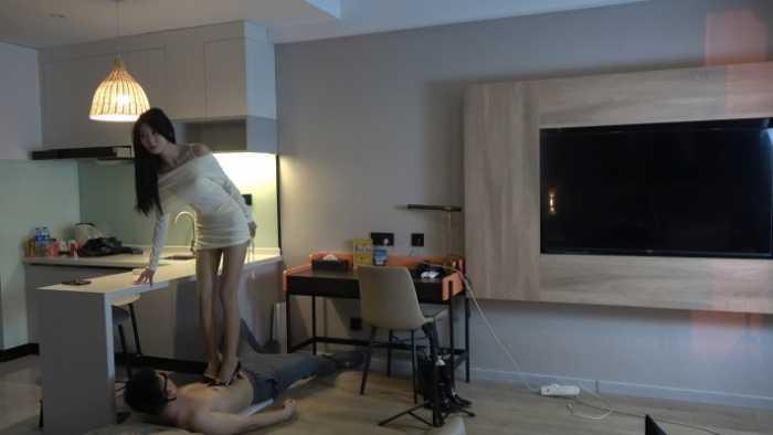 【爱秀套图】【曼曼】高跟踩踏惩罚跟踪者 YC-250117-11