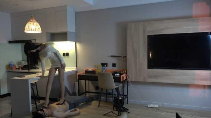 【爱秀套图】【曼曼】高跟踩踏惩罚跟踪者 YC-250117-11