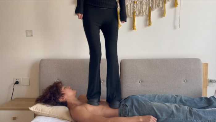 【爱秀套图】【无双Sama】运动后找贱狗踩踏舔脚 YC-250116-5