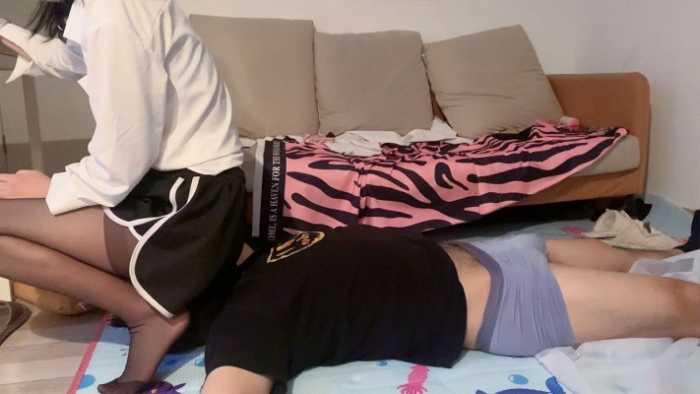 【爱秀套图】『高兴儿』和妹妹二搭腿绞视频 YC-250117-12