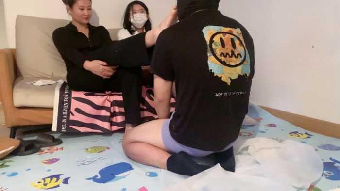 【爱秀套图】『高兴儿』和妹妹二搭腿绞视频 YC-250117-12