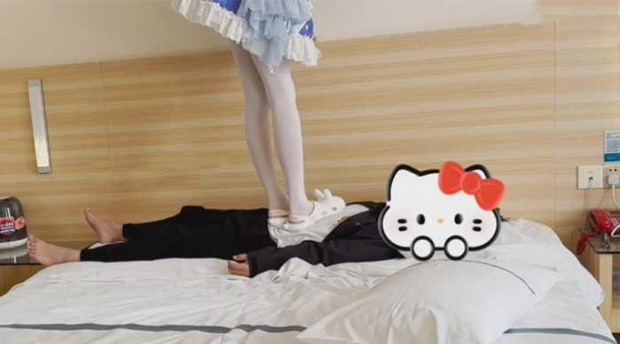 【爱秀套图】【喵咔】绫华高跟鞋兔子鞋全体重踩踏踩脖踩脸踩人 cos cosplay ACYC-4163