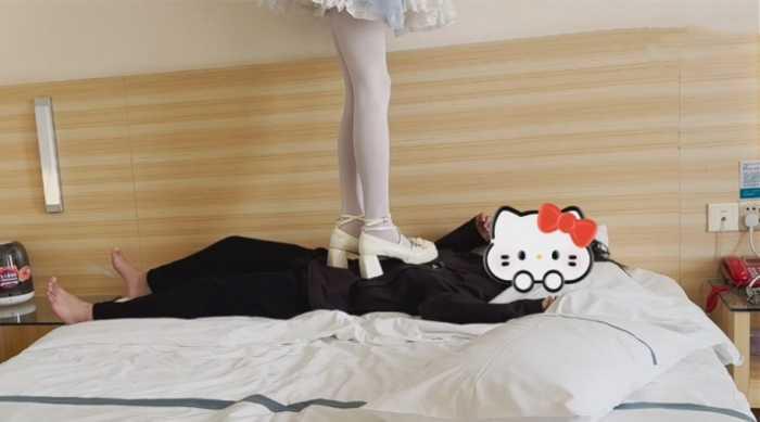 【爱秀套图】【喵咔】绫华高跟鞋兔子鞋全体重踩踏踩脖踩脸踩人 cos cosplay ACYC-4163