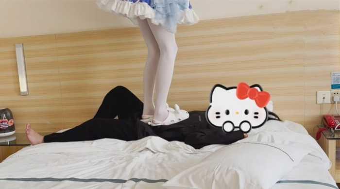 【爱秀套图】【喵咔】绫华高跟鞋兔子鞋全体重踩踏踩脖踩脸踩人 cos cosplay ACYC-4163