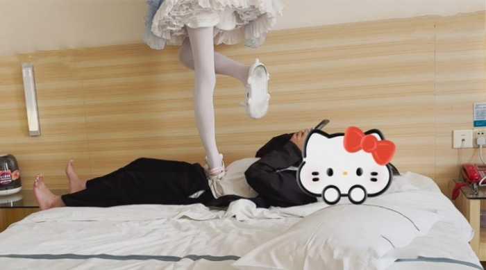 【爱秀套图】【喵咔】绫华高跟鞋兔子鞋全体重踩踏踩脖踩脸踩人 cos cosplay ACYC-4163