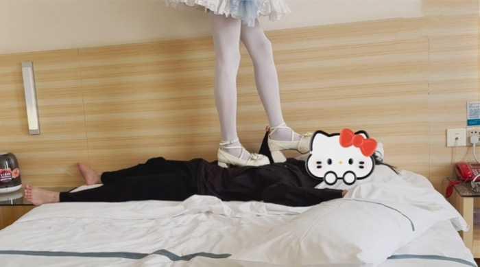 【爱秀套图】【喵咔】绫华高跟鞋兔子鞋全体重踩踏踩脖踩脸踩人 cos cosplay ACYC-4163