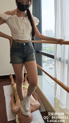 【爱秀套图】泡芙妹妹白匡威踩踏毯子 YC-250118-3