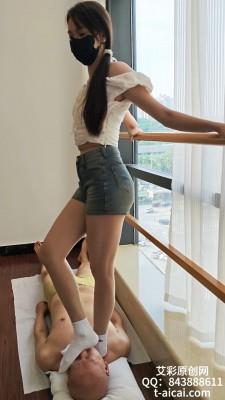 【爱秀套图】泡芙妹妹白匡威踩踏毯子 YC-250118-3