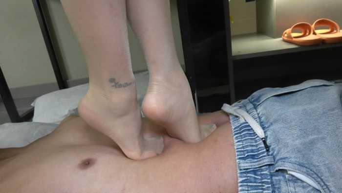 【爱秀套图】【彼岸花】脚尖脚跟踩踏肚子 YC-250118-4