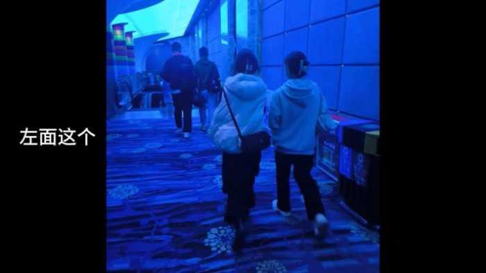 【爱秀套图】B767 – 无意识小姐姐粗跟短靴全程翘腿踩手 bf49296