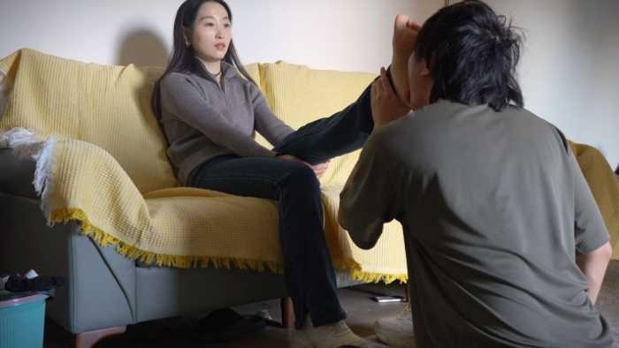 【爱秀套图】『红颜榜』苗疆美女秦歌坐桌上无意识脚底扇脸和舌头 YC-250119-2