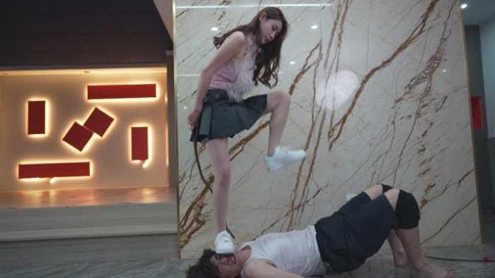 【爱秀套图】国内最牛的 让你有看完后就想当一条傻狗一样在她身边 YC-250121-4