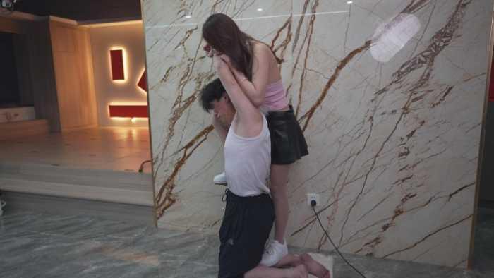 【爱秀套图】国内最牛的 让你有看完后就想当一条傻狗一样在她身边 YC-250121-4