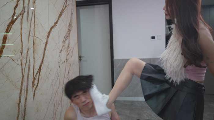 【爱秀套图】国内最牛的 让你有看完后就想当一条傻狗一样在她身边 YC-250121-4