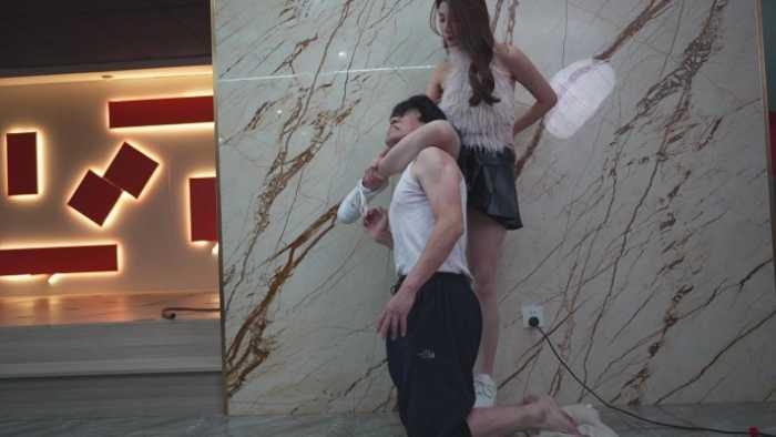 【爱秀套图】国内最牛的 让你有看完后就想当一条傻狗一样在她身边 YC-250121-4