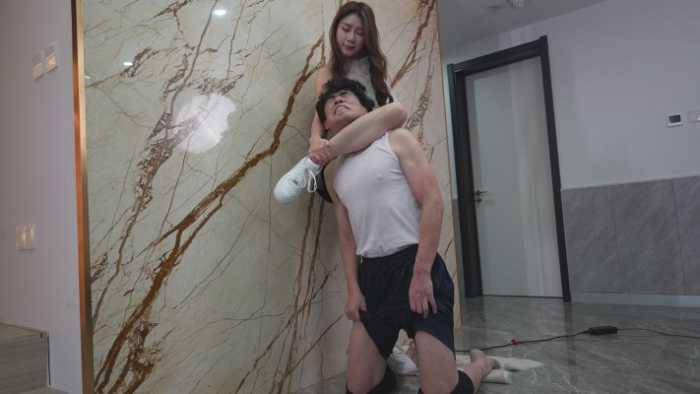 【爱秀套图】国内最牛的 让你有看完后就想当一条傻狗一样在她身边 YC-250121-4