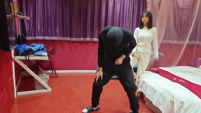 【爱秀套图】娇娇碎蛋的艺术舔脚恋足踢裆闻脚虐乳