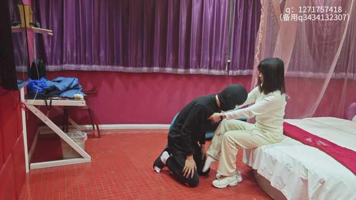 【爱秀套图】娇娇碎蛋的艺术舔脚恋足踢裆闻脚虐乳