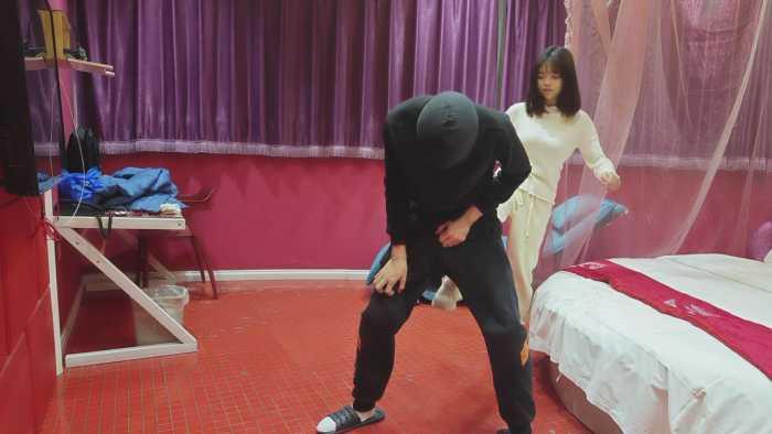 【爱秀套图】娇娇碎蛋的艺术舔脚恋足踢裆闻脚虐乳