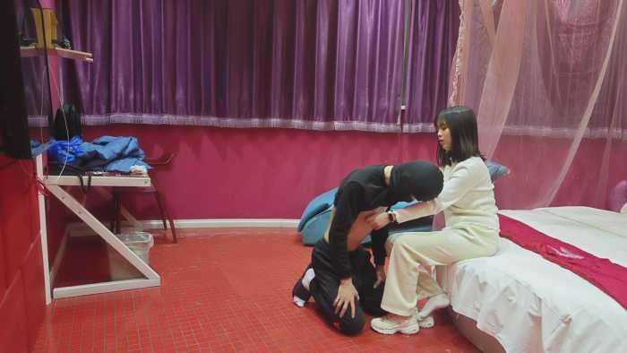 【爱秀套图】娇娇碎蛋的艺术舔脚恋足踢裆闻脚虐乳