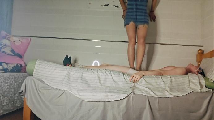 【爱秀套图】【啦啦啦】杺月女王超臭原味暴力踩踏 ACYC-4210