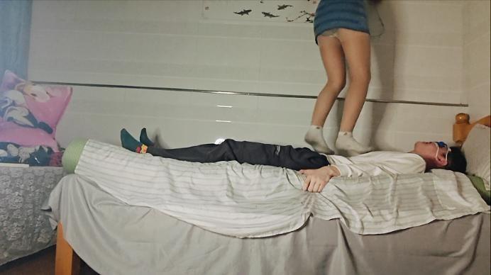 【爱秀套图】【啦啦啦】杺月女王超臭原味暴力踩踏 ACYC-4210