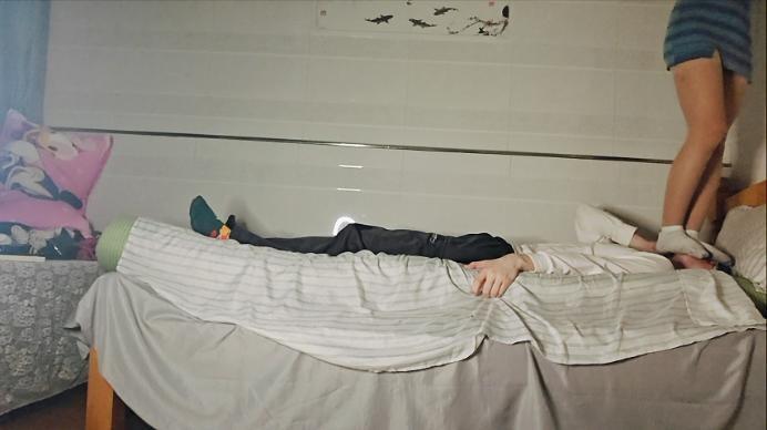 【爱秀套图】【啦啦啦】杺月女王超臭原味暴力踩踏 ACYC-4210