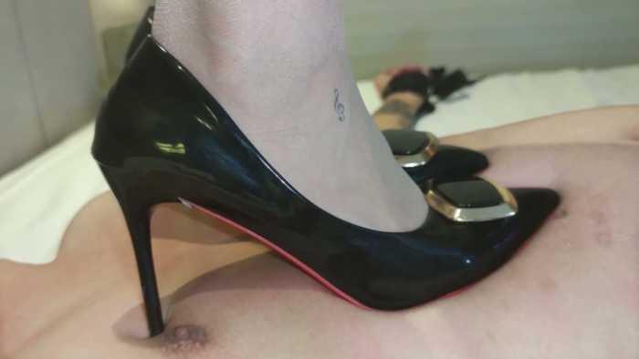 【爱秀套图】春节档：捆绑束缚奴隶四肢，任由小鱼女神在床上高跟蹦迪，无视脚下生灵 YC-250203-2