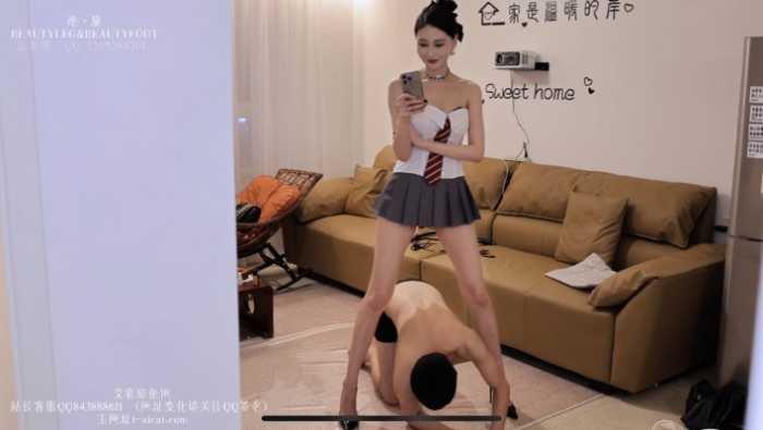 【爱秀套图】长腿学姐的细高跟踩踏羞辱亲学弟 GD037 YC-250203-3