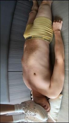 【爱秀套图】泡芙妹妹三双运动鞋踩踏毯子 YC-250204