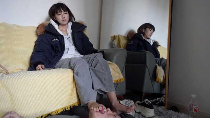 【爱秀套图】『红颜榜』高颜值桃子女王回归 清理脚皮 脚趾夹舌头 YC-250204-5