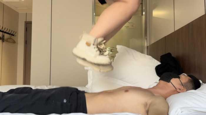 【爱秀套图】【素人女大】素人大体重BBW休闲鞋恐怖跳踩 YC-250303-4