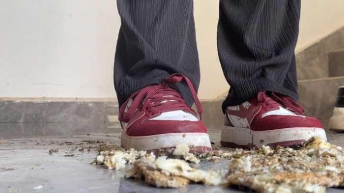 【爱秀套图】健身美女两双鞋楼道踩包子吐口水制作狗粮 YC-250314-2