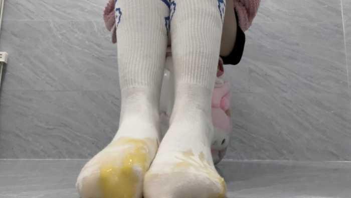 【爱秀套图】【莓子】给粉丝袜内制作鸡蛋液 YC-250314-11