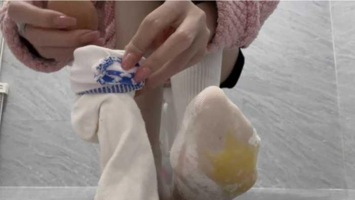 【爱秀套图】【莓子】给粉丝袜内制作鸡蛋液 YC-250314-11