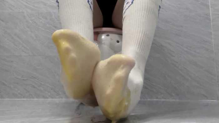 【爱秀套图】【莓子】给粉丝袜内制作鸡蛋液 YC-250314-11