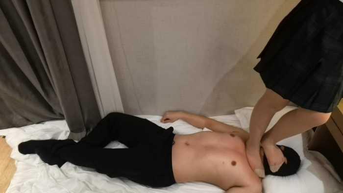 【爱秀套图】女大肉丝鞋踩初试，重创肚子喉咙头 YC-250316