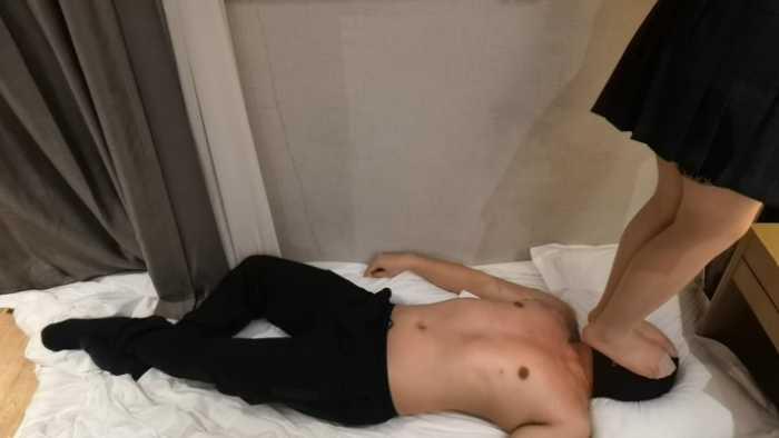 【爱秀套图】女大肉丝鞋踩初试，重创肚子喉咙头 YC-250316