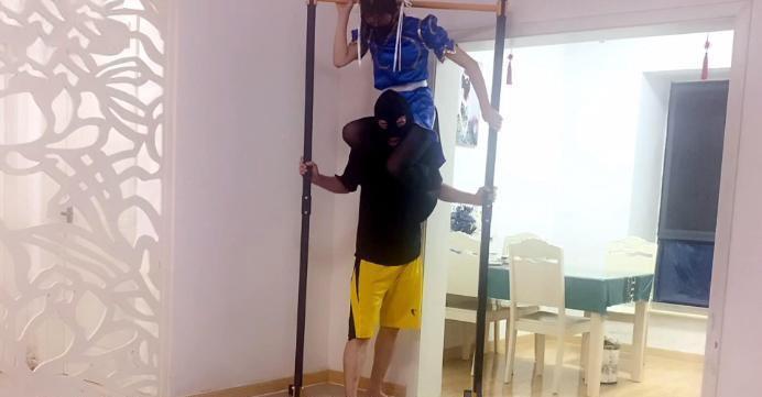 【爱秀套图】【婉儿原创】春丽绞杀挑战者 黑丝臭脚踩脸KO腿绞窒息处刑 YC-230715-2