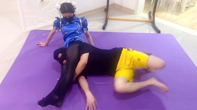 【爱秀套图】【婉儿原创】春丽绞杀挑战者 黑丝臭脚踩脸KO腿绞窒息处刑 YC-230715-2