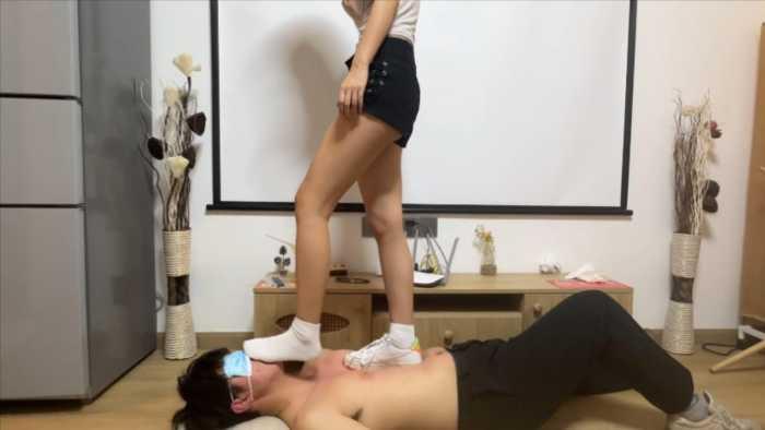 【爱秀套图】【无双sama】日常踩踏调教 YC-250314-8（1）