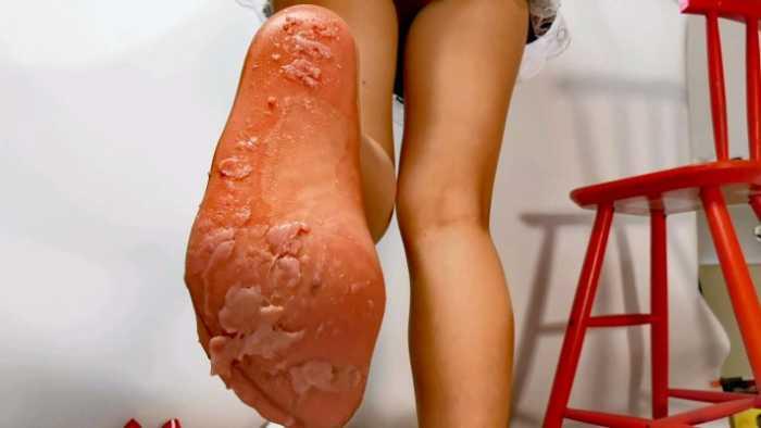 【爱秀套图】【希子】女仆肉丝踩爆蛋蛋 YC-250317