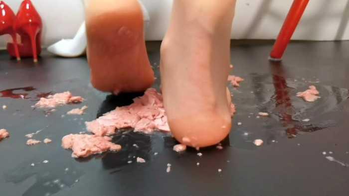 【爱秀套图】【希子】女仆肉丝踩爆蛋蛋 YC-250317