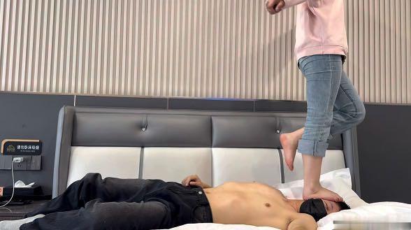 【爱秀套图】【素人高中生】裸足全体重踩头踩脖子 YC-250317-3