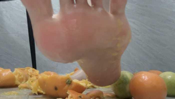 【爱秀套图】【莓子】裸足榨汁各种水果 YC-250319