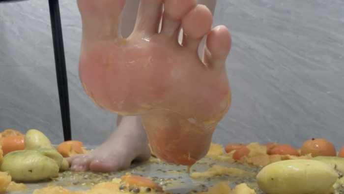 【爱秀套图】【莓子】裸足榨汁各种水果 YC-250319