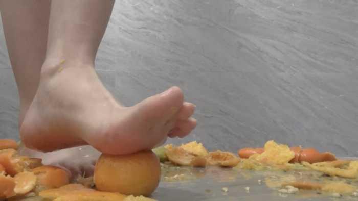 【爱秀套图】【莓子】裸足榨汁各种水果 YC-250319