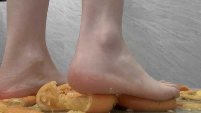 【爱秀套图】【莓子】裸足榨汁各种水果 YC-250319