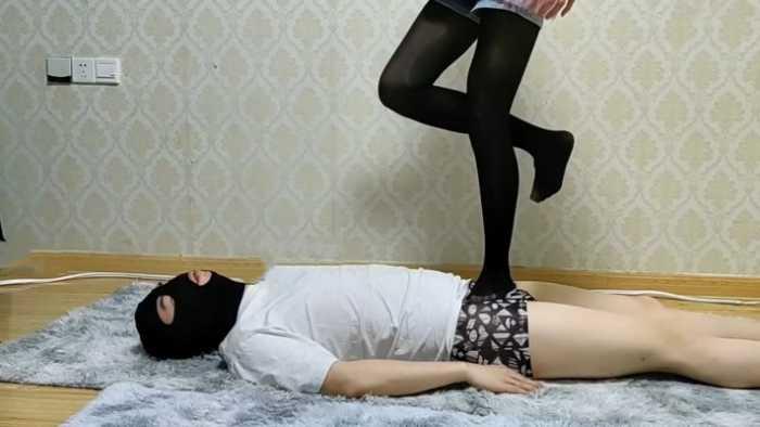 【爱秀套图】【婉儿】黑丝全体重踩踏腿绞窒息 ACYC-1635